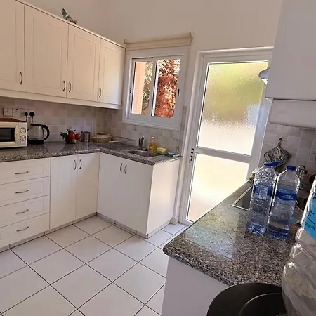 Private House In Paphos 빌라 *